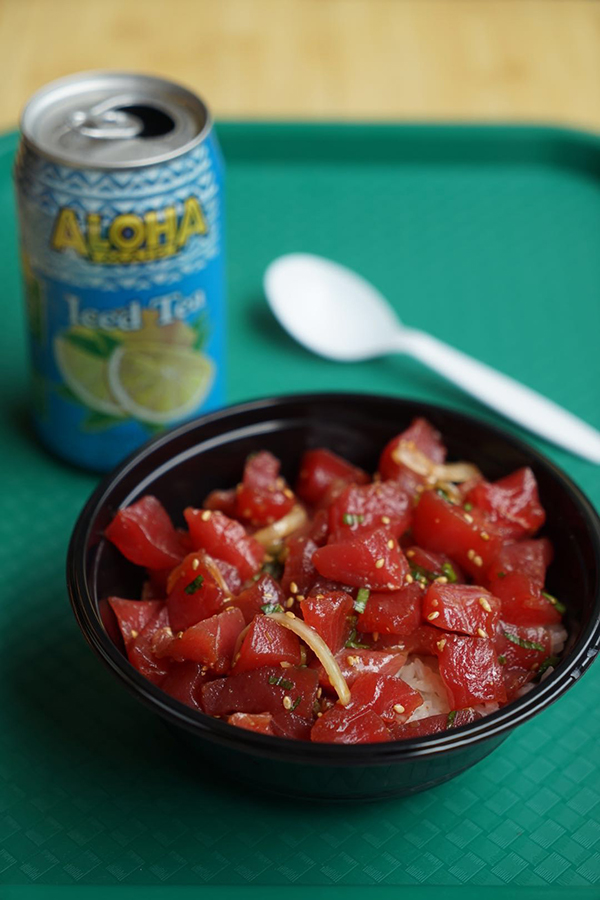 我见过凌晨四点的夏威夷，和海里捕来的大鱼