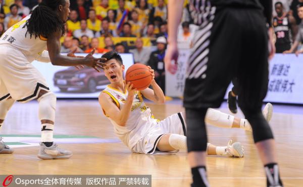 脚踹郭艾伦遭球迷围攻，“宝岛篮球一哥”选择了自我救赎