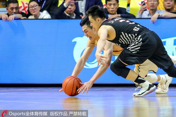 脚踹郭艾伦遭球迷围攻，“宝岛篮球一哥”选择了自我救赎