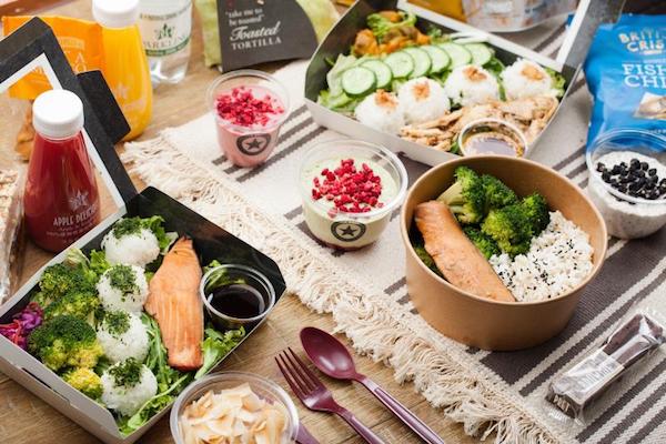 带上满满当当的野餐篮，呼朋唤友去野餐吧