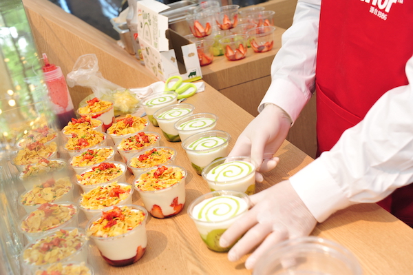 带上满满当当的野餐篮，呼朋唤友去野餐吧