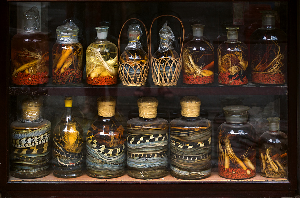 四瓶药酒下肚喝出肝损，专家：药酒是药不是酒，不可滥用