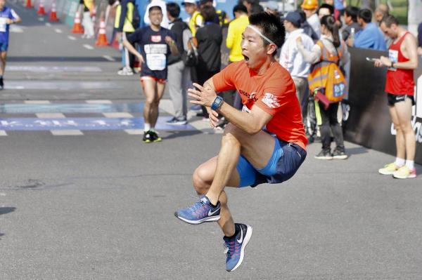 哪怕说好的雨水突变湿热，这场半马依旧收获不变的好评