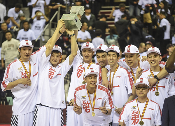 “千年老二”辽宁终于问鼎CBA，郭艾伦哭得像个孩子