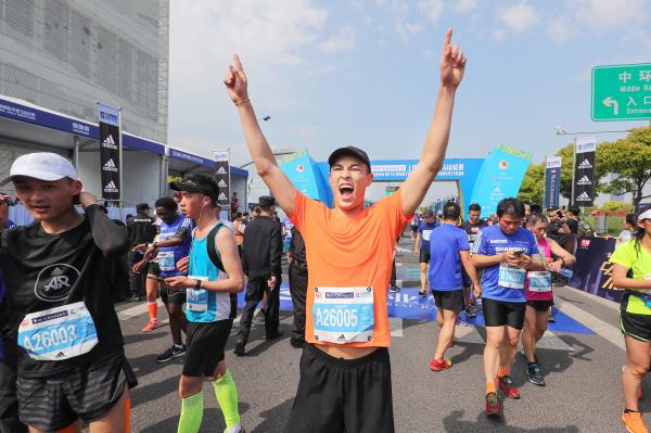 肌肉型男杨祐宁：告别“炫跑族”，才会明白马拉松精神