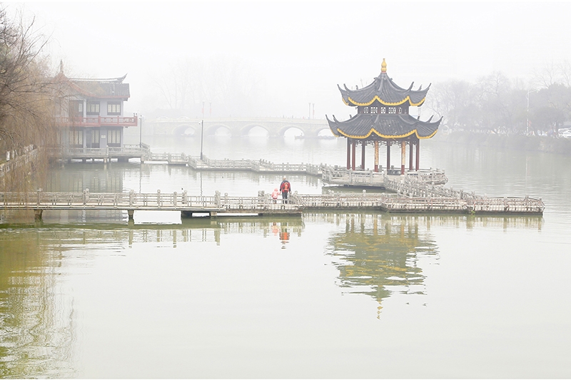 03雾锁濠河别样美.jpg