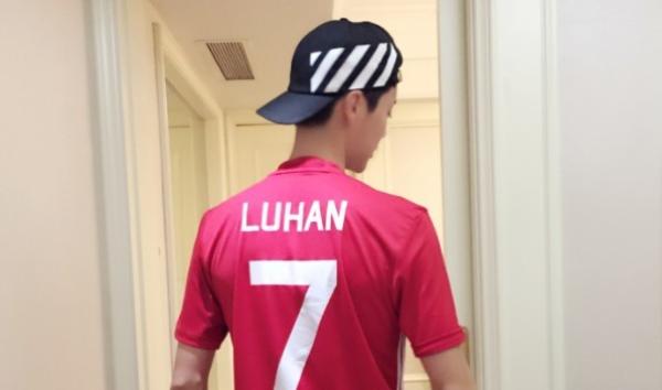 球迷鹿晗的自白：除了吃喝睡，足球最重要