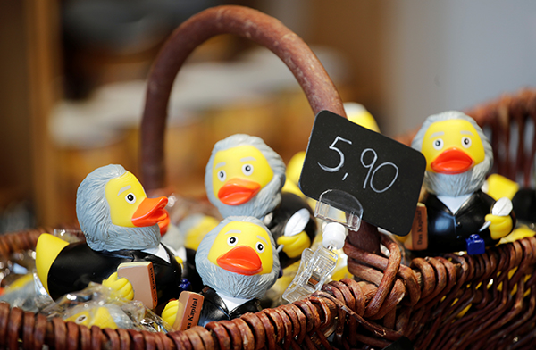 纪念钞、小黄鸭、交通灯……特里尔是如何为马克思庆生的？