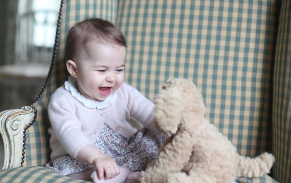 图说|来看看英国小公主小王子的成长史