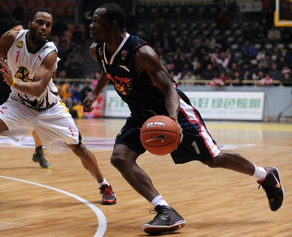 他是辽篮“宋小宝”，哈德森在中国找回篮球人生