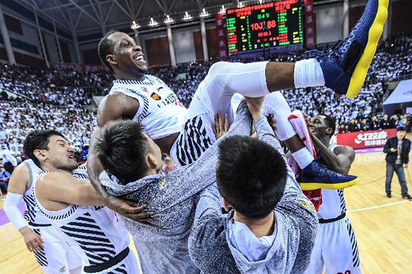 他是辽篮“宋小宝”，哈德森在中国找回篮球人生