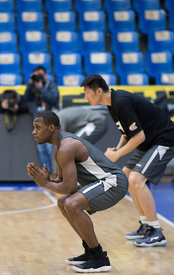 他是辽篮“宋小宝”，哈德森在中国找回篮球人生