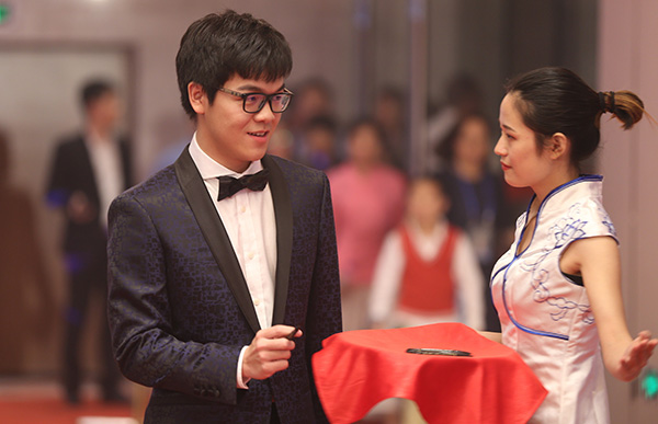 柯洁今日再战围棋人工智能，国产AI已胜28位顶尖棋手