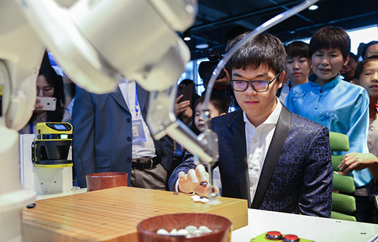 特写｜“面壁者”柯洁：在人工智能面前，尊严是什么？