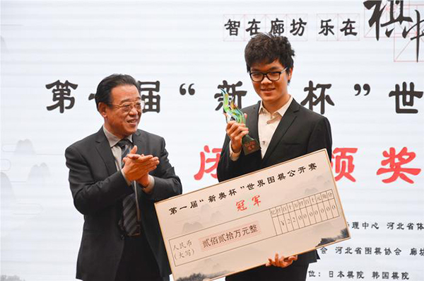 特写｜“面壁者”柯洁：在人工智能面前，尊严是什么？