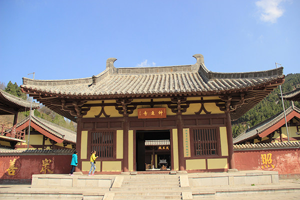 齐鲁大地寻佛记（下）：神通寺、灵岩寺访古