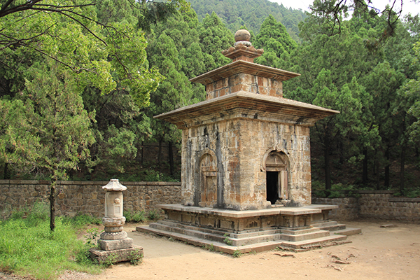 齐鲁大地寻佛记（下）：神通寺、灵岩寺访古