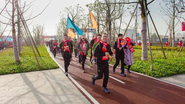 滨江45公里贯通开放，300场赛事助推上海全民健身