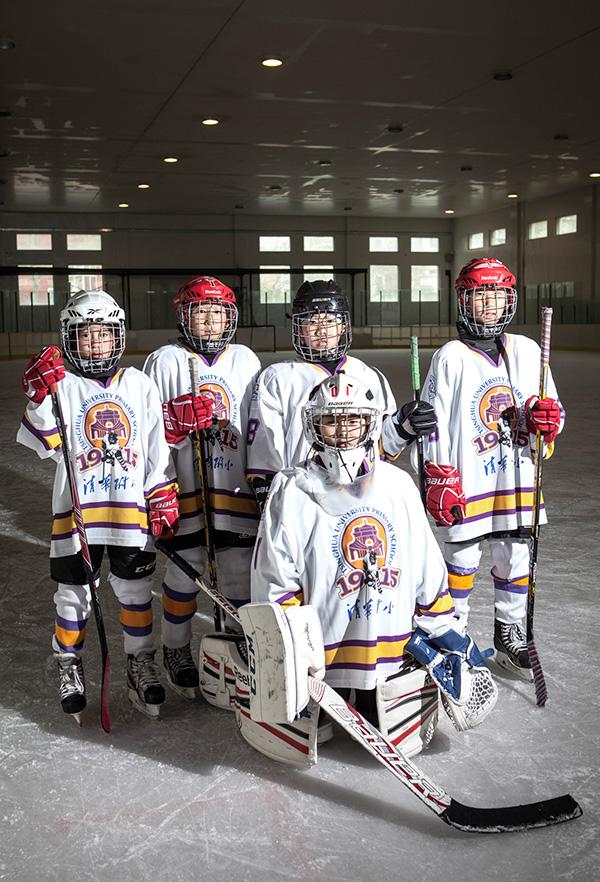 冰球少年的烦恼：场馆稀缺家长出钱建，没好教练只能出国