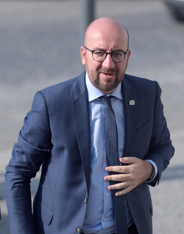 反犹疑云生事端，英国名导杠上比利时首相