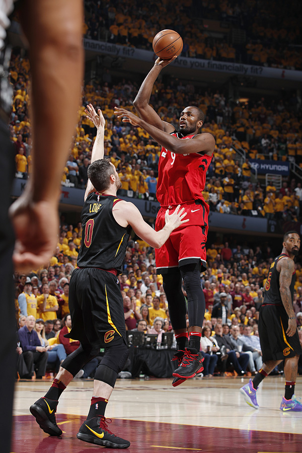 骑士4比0猛龙挺进东部决赛！詹姆斯还是那座不倒的大山