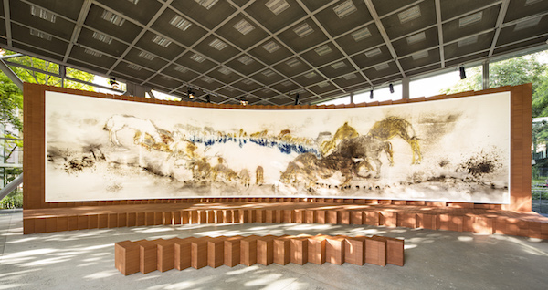 这场当代艺术展，如同一场“陌生风景”里的奇遇记