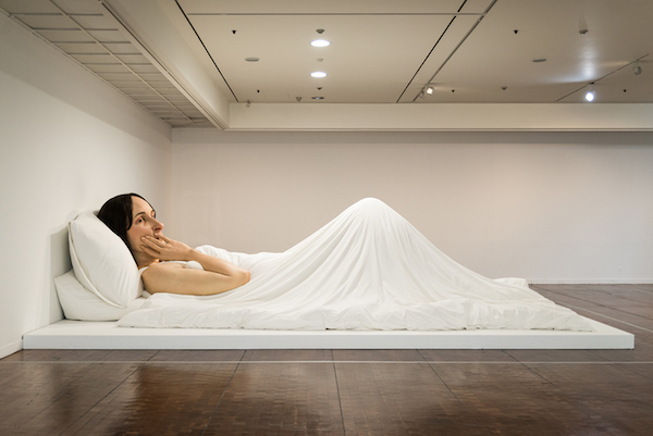 这场当代艺术展，如同一场“陌生风景”里的奇遇记