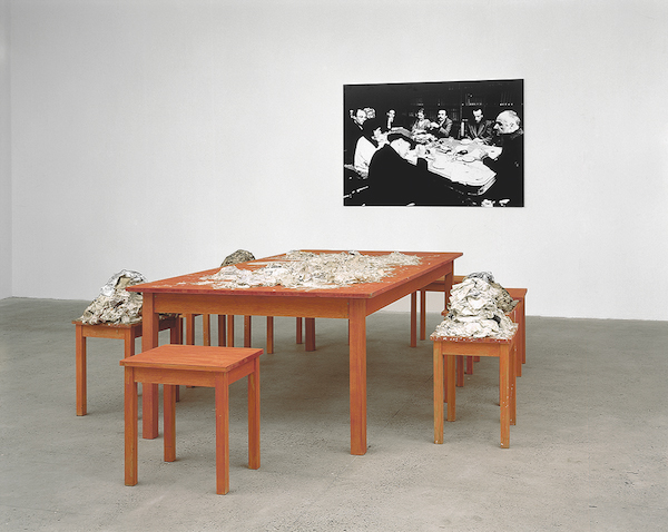 这场当代艺术展，如同一场“陌生风景”里的奇遇记