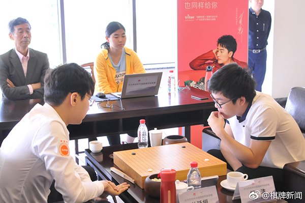 执黑战胜朴廷桓止颓势，柯洁打响世界排名保卫战