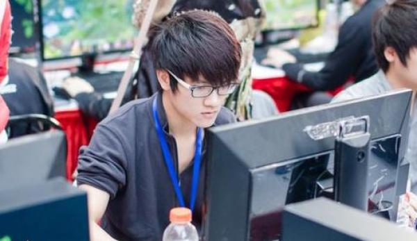 专访│世界冠军建电竞慈善小学，若风被电竞改变的人生