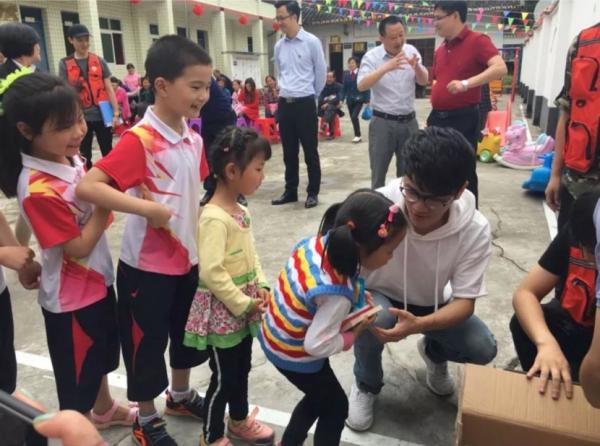 专访│世界冠军建电竞慈善小学，若风被电竞改变的人生