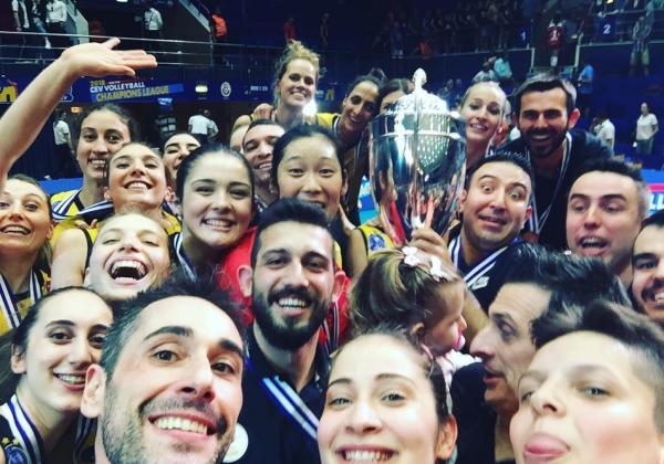 郎平一声召唤，“铁人”朱婷回国报道：一切听从郎导的安排