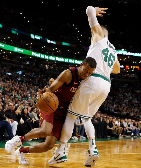 凯尔特人限制詹姆斯的手法，猛龙研究了三年都没学会