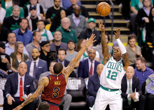 凯尔特人限制詹姆斯的手法，猛龙研究了三年都没学会