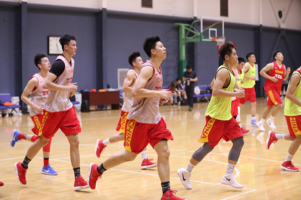 中国男篮集训广撒英雄帖，姚明把留美学生球员都请来了