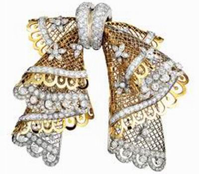 这场集合了360多件古董珠宝的展览，见证百年珠宝风格变迁