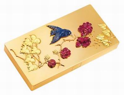 这场集合了360多件古董珠宝的展览，见证百年珠宝风格变迁