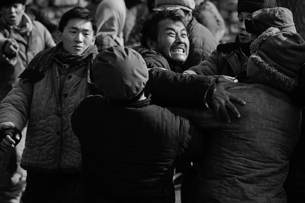 上海文艺界研讨《村戏》：“它是上海电影之光”