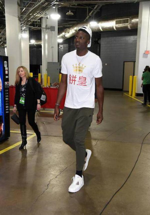 “饼皇”卡佩拉进化史：走出难民营，他帮母亲偿还20年债务