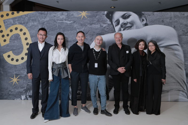 《冥王星时刻》：章明半明半暗的电影时光