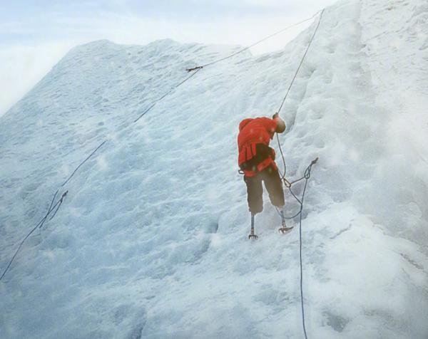 69岁无腿勇士夏伯渝：登上珠峰顶端，整个过程其实很普通