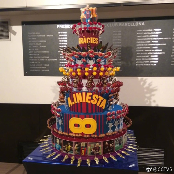 巴萨为伊涅斯塔举办告别仪式，老队友哈维、埃托奥等人出席