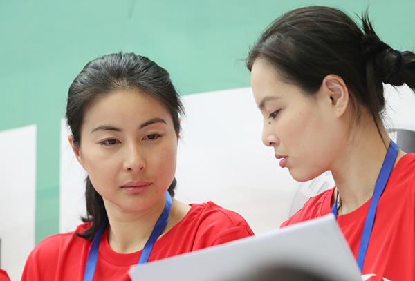 向郭晶晶讨教“育儿经”，吴敏霞转身站上人生新跳板