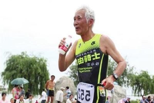 七旬“少年”爱跑马，他还在美国创造了纪录