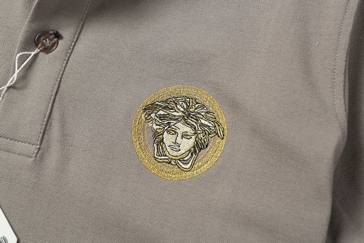 (versace/范思哲)美杜莎头像 烫金色刺绣logo男士翻领短袖polo衫 28元