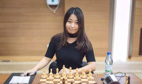 内敛美女居文君，中国第六位“棋后”是怎样炼成的？
