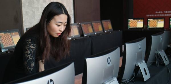 内敛美女居文君，中国第六位“棋后”是怎样炼成的？