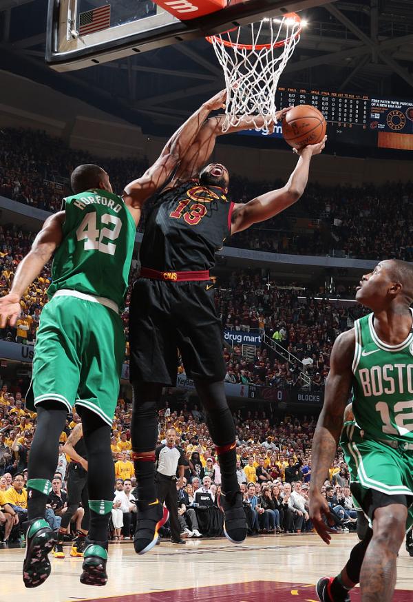 骑士2比2扳平凯尔特人，詹姆斯神奇纪录再创NBA历史第一