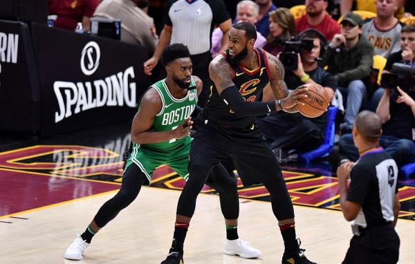 骑士2比2扳平凯尔特人，詹姆斯神奇纪录再创NBA历史第一