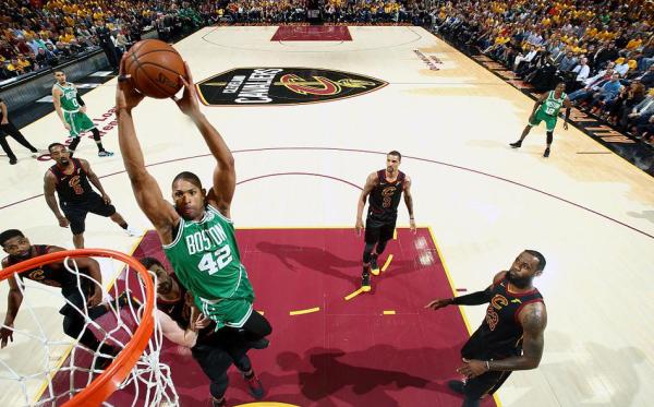 骑士2比2扳平凯尔特人，詹姆斯神奇纪录再创NBA历史第一